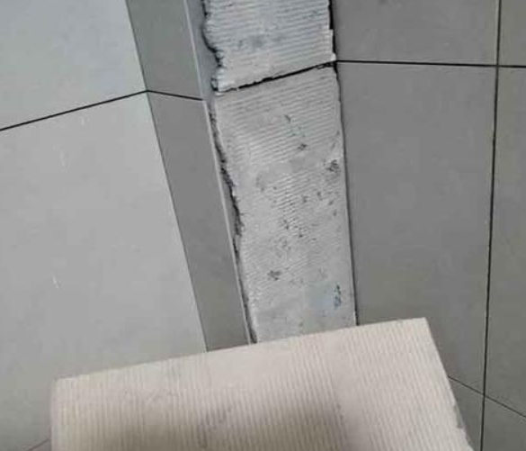 哈巴河瓷砖空鼓维修公司分享下厨房瓷砖脱落的补救措施。